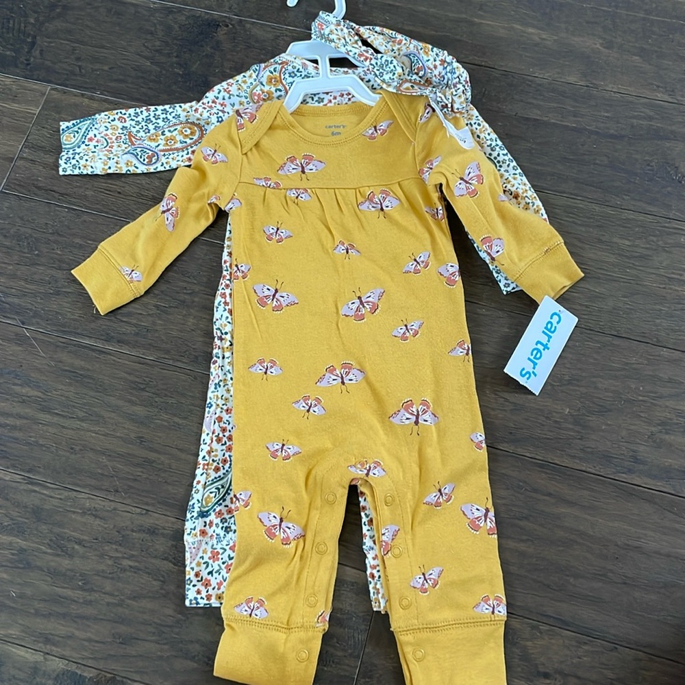 CARTERS - 3 piece set - brand new